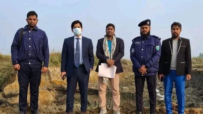 সিলেটের গোলাপগঞ্জে অবৈধভাবে মাটি কর্তনের দায়ে ইটভাটাকে জরিমানা।