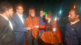 রাজধানীর উত্তরা,আব্দুল্লাহপুর টঙ্গী সহ বিভিন্ন সড়কে গভীর রাতে শীতার্তদের দ্বারে দ্বারে ‘সোসাইটি অব জাতীয় গণমাধ্যম কমিশন’