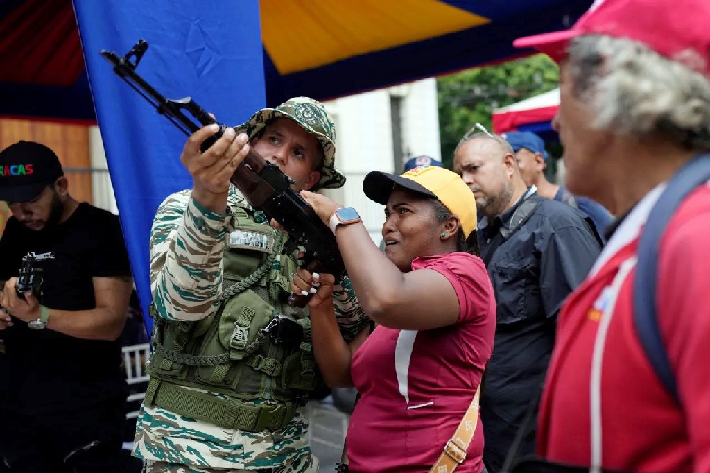 ভেনেজুয়েলায় মার্কিন নিয়ন্ত্রণের চেষ্টা হলে ভিয়েতনাম–ইরাকের মতো প্রতিরোধ হতে পারে: মার্কিন অধ্যাপক