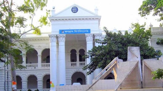জবিতে স্টাফ বাসে শিক্ষার্থীদের হেনস্তার অভিযোগ, উপাচার্য বরাবর লিখিত অভিযোগ
