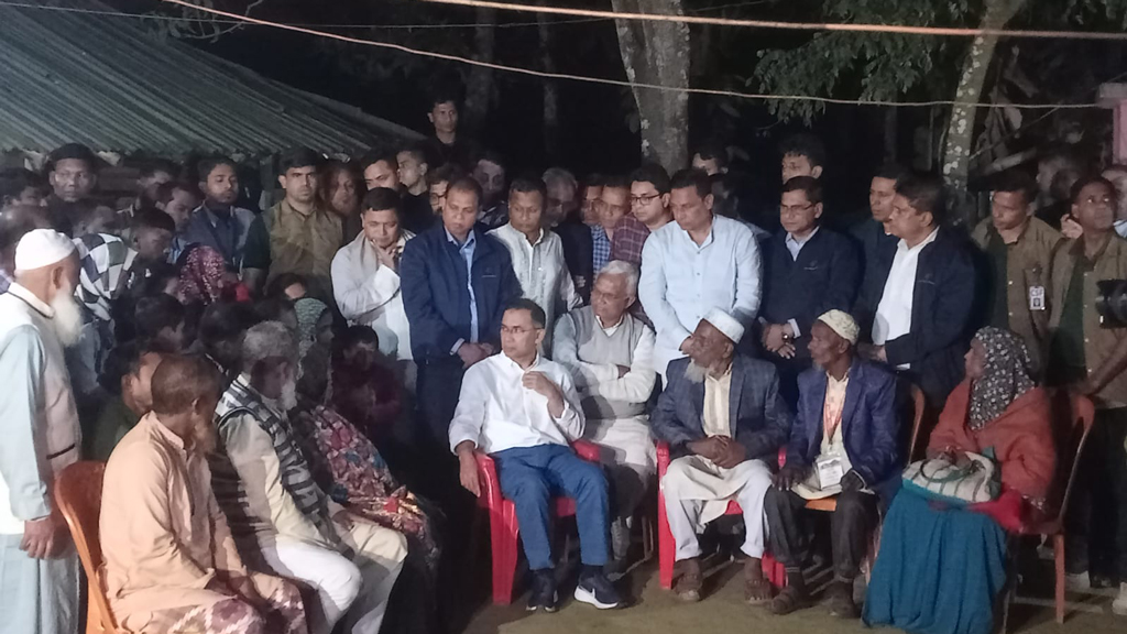 পীরগঞ্জে শহীদ আবু সাঈদের কবর জিয়ারত করলেন তারেক রহমান; দিলেন বিচারের প্রতিশ্রুতি