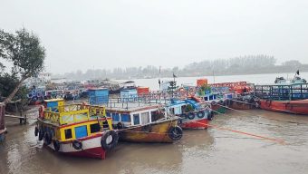 সুন্দরবনে জালিবোট মালিকদের ধর্মঘট, পর্যটক যাতায়াত বিঘ্নিত