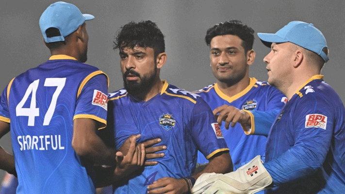 খালেদের ঝড়েও অটল চট্টগ্রাম, সিলেটকে ১৪ রানে হারিয়ে শীর্ষে রয়্যালস