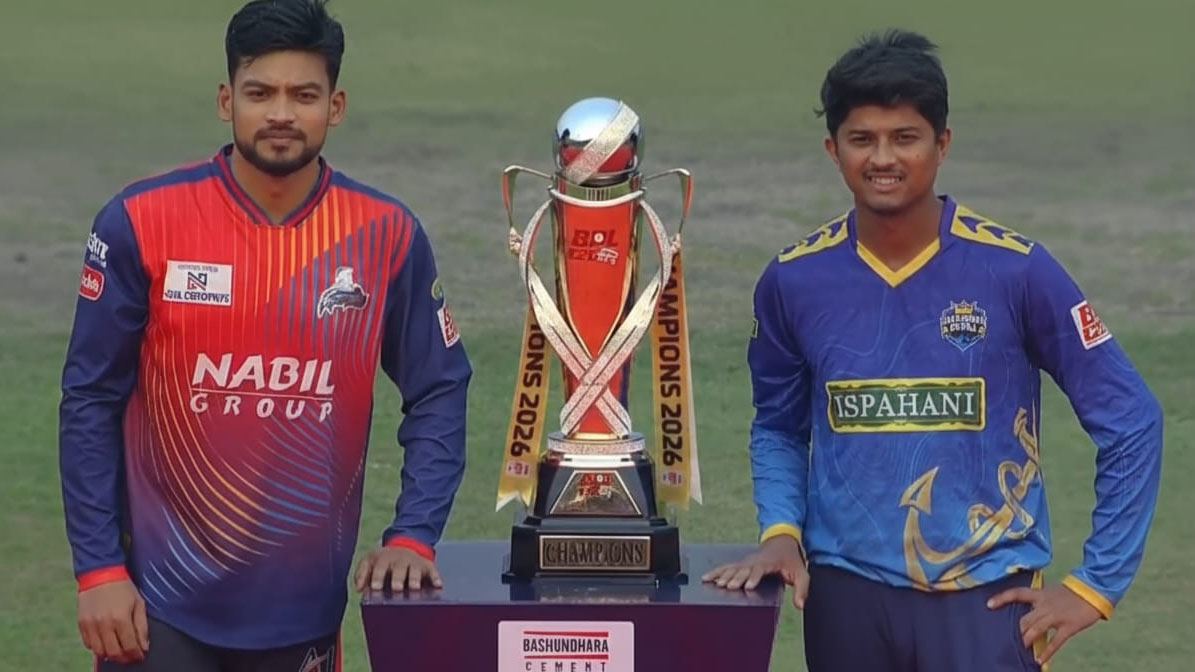 বিপিএলের নতুন ট্রফি এলো আকাশপথে: ফাইনালে মুখোমুখি রাজশাহী-চট্টগ্রাম
