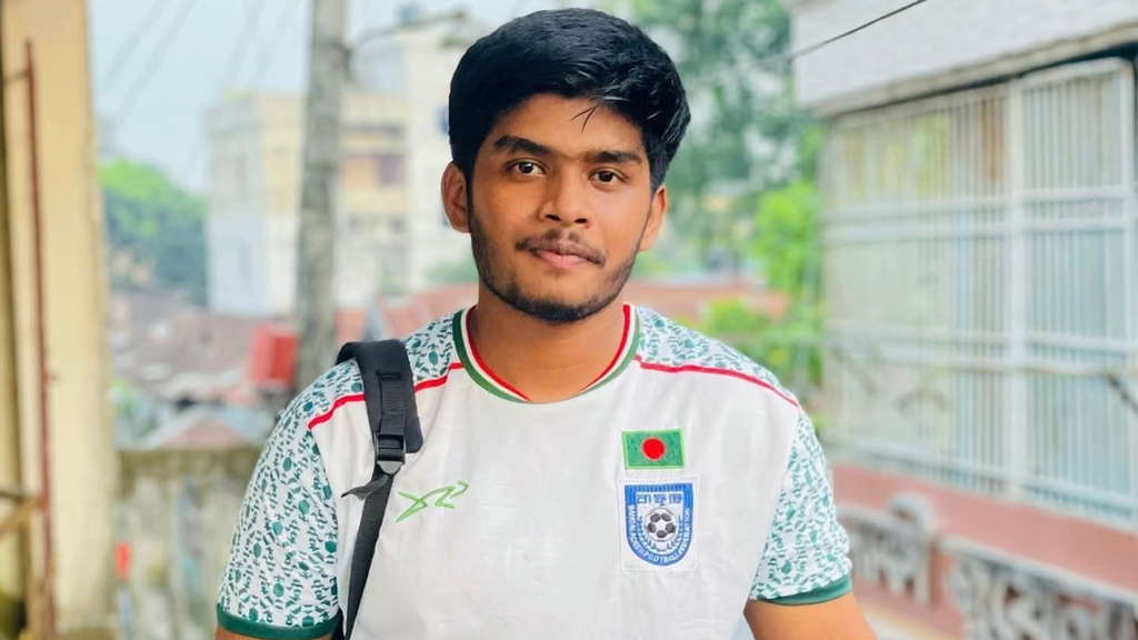 নেত্রকোনায় আন্তনগর ট্রেন থেকে ছিটকে পড়ে কলেজছাত্রের মৃত্যু