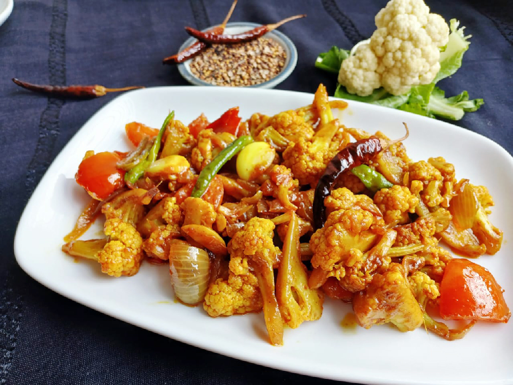 শীতের খাবারে ভিন্ন স্বাদ: রন্ধনশিল্পী নূপুরের স্পেশাল ‘আচারি ফুলকপি’