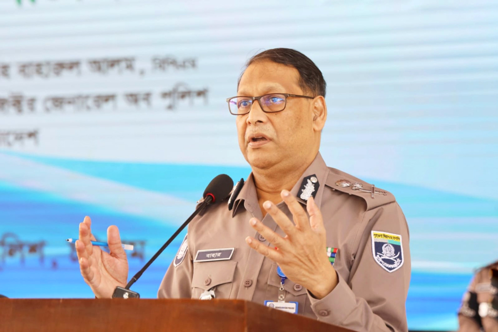নির্বাচনে পুলিশকে নিরপেক্ষ থাকার নির্দেশ আইজিপির: স্বচ্ছতায় নিশ্চিত করতে হবে ‘বডি-ওর্ন’ ক্যামেরা