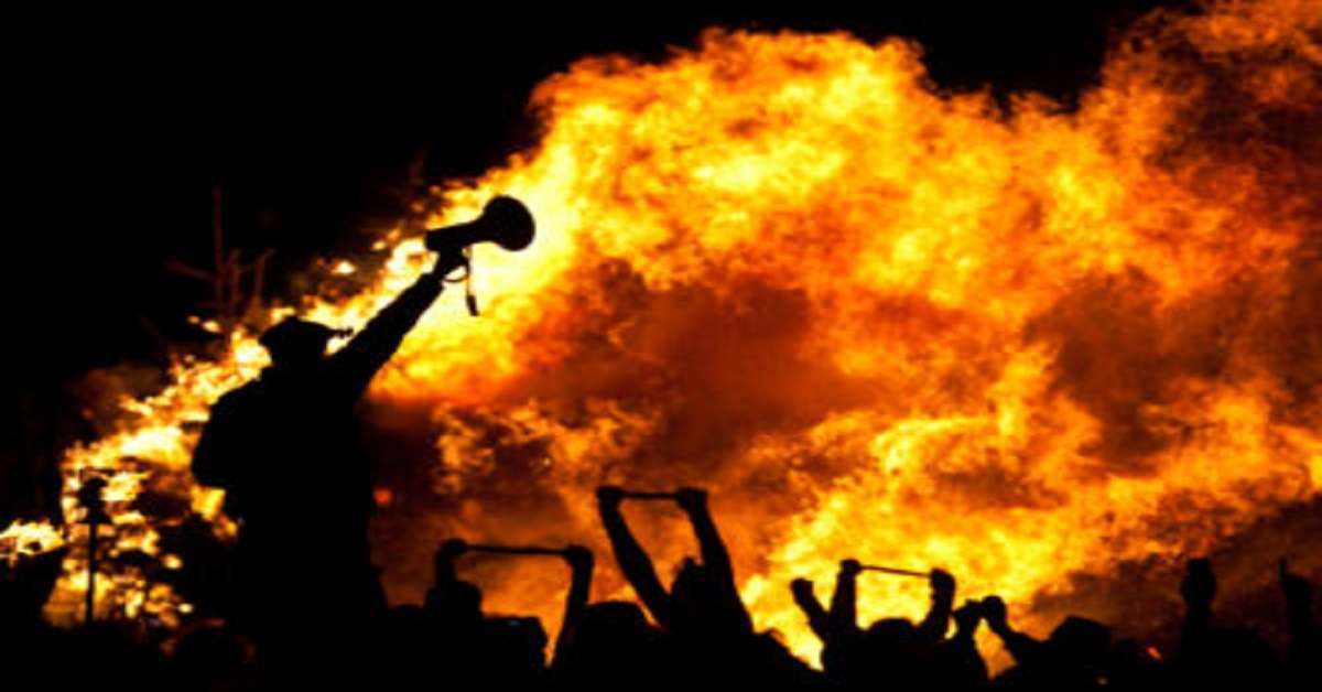 বনানীর চেয়ারম্যানবাড়িতে গোডাউনে আগুন, নিয়ন্ত্রণে ফায়ার সার্ভিসের ৪ ইউনিট