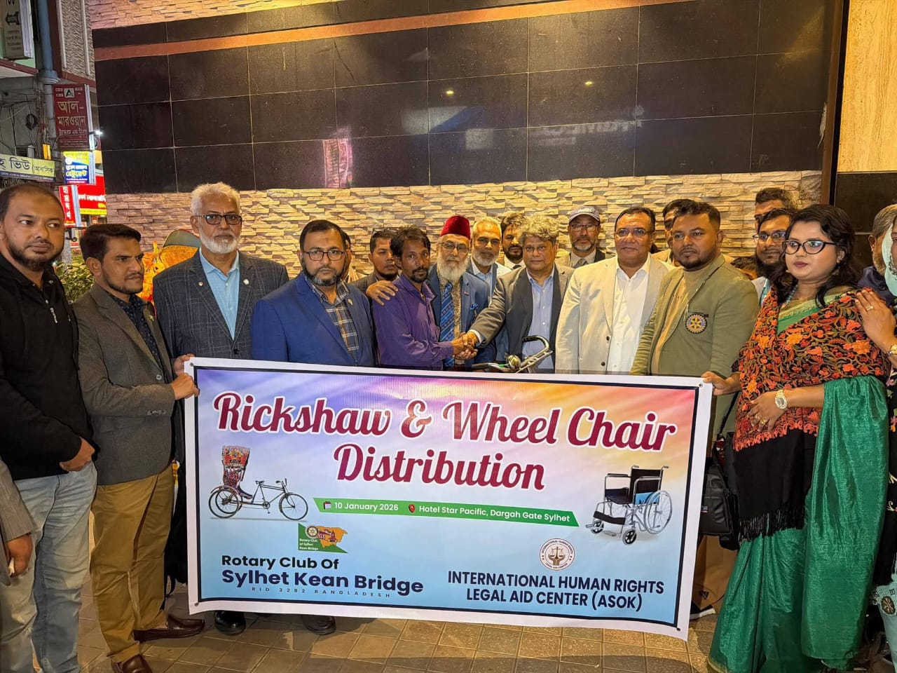 স্বাবলম্বীকরণ প্রজেক্টের আওতায় রিকশা ও হুইল চেয়ার বিতরণ।