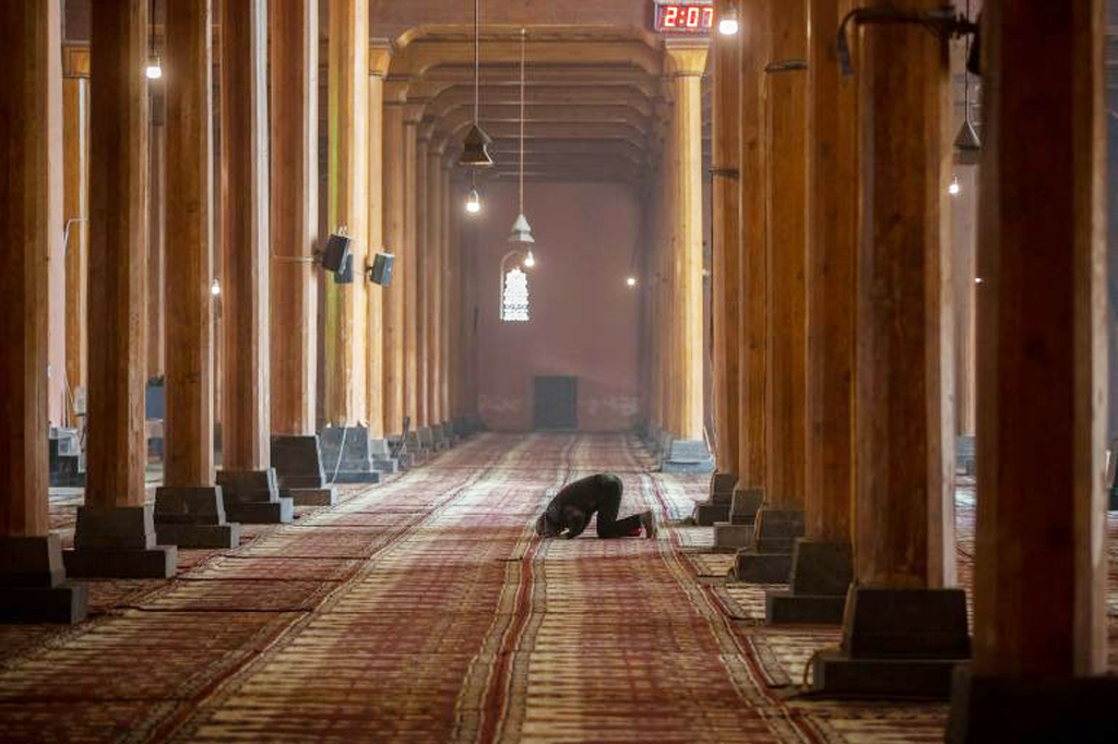 কাশ্মীরে ‘মসজিদ প্রোফাইলিং’: ব্যক্তিগত তথ্য সংগ্রহের হিড়িকে মুসলিমদের মধ্যে চরম উদ্বেগ