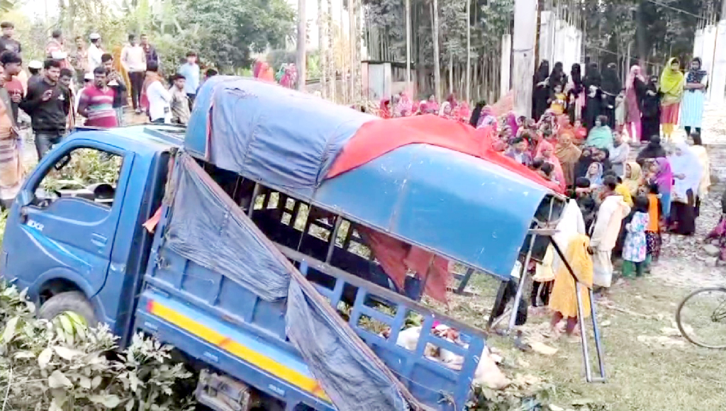 বোয়ালমারীতে ট্রেনের ধাক্কায় জুট মিলের ২ ভাইসহ ৩ শ্রমিক নিহত, আহত ১৫