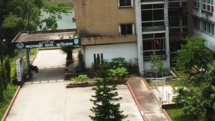 নাগেশ্বরীতে বাড়ির আঙিনায় গৃহবধূর গলাকাটা মরদেহ উদ্ধার, এলাকায় আতঙ্ক