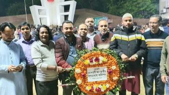 সিলেটে কেন্দ্রীয় শহীদ মিনারে ‘সোসাইটি অব জাতীয় গণমাধ্যম কমিশন’-এর শ্রদ্ধা নিবেদন