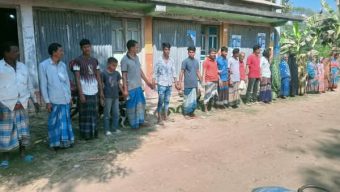 হাতিয়ায় হিন্দু সম্প্রদায়ের ওপর হামলা ও লুটপাট: এনসিপির বিরুদ্ধে মানববন্ধন ও বিচারের দাবি