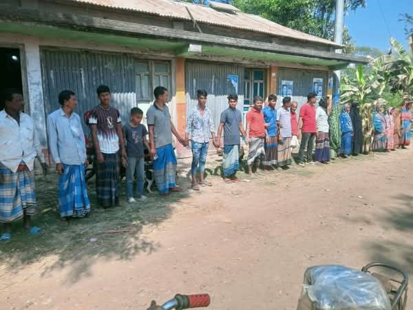 হাতিয়ায় হিন্দু সম্প্রদায়ের ওপর হামলা ও লুটপাট: এনসিপির বিরুদ্ধে মানববন্ধন ও বিচারের দাবি