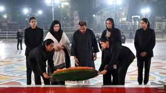 কেন্দ্রীয় শহীদ মিনারে প্রধানমন্ত্রী তারেক রহমানের শ্রদ্ধা নিবেদন