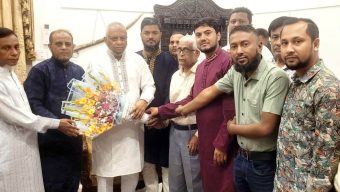 মন্ত্রী আরিফুল হক চৌধুরীকে সিলেট ডায়াবেটিক হসপিটাল পরিবারের ফুলেল শুভেচ্ছা