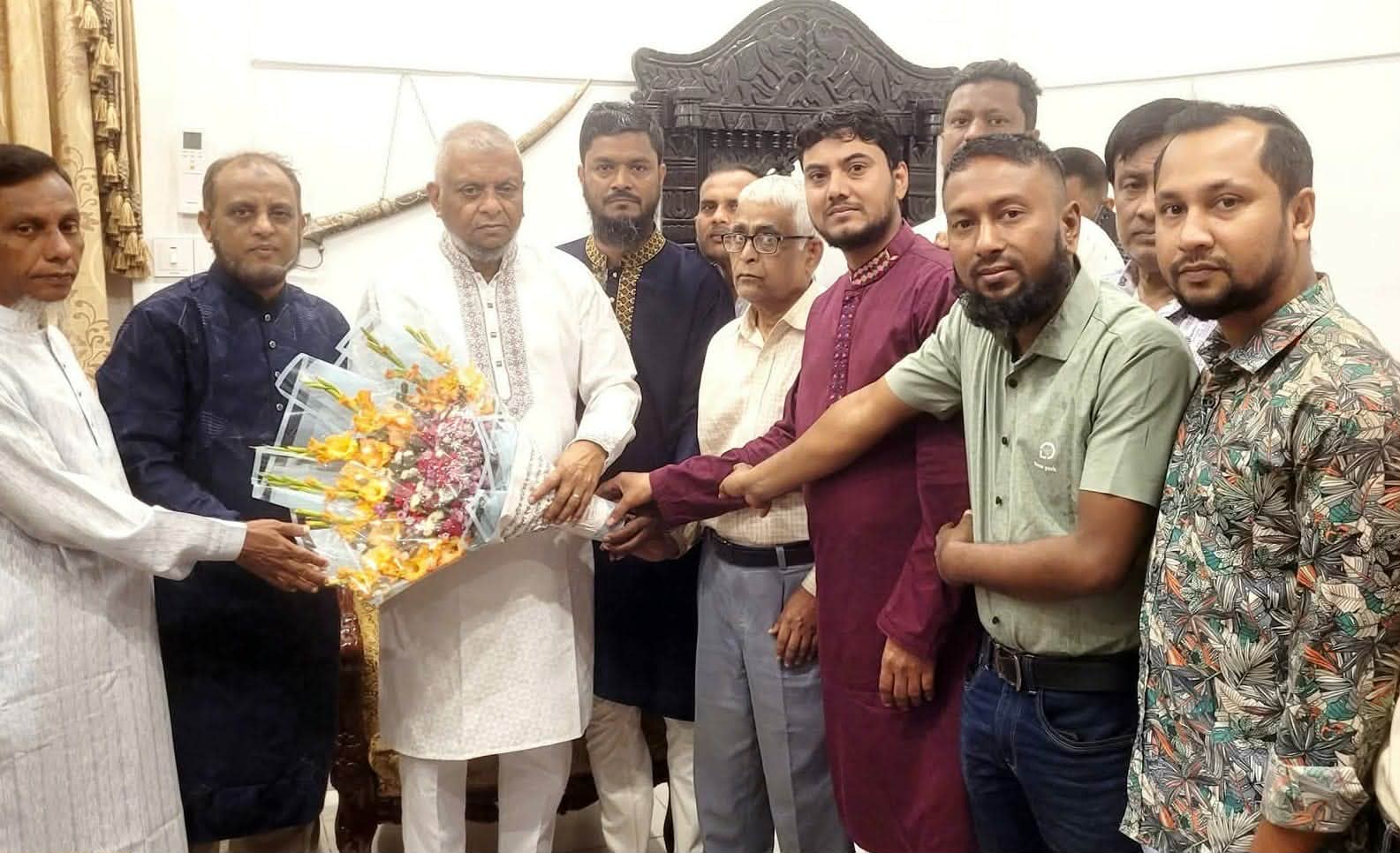 মন্ত্রী আরিফুল হক চৌধুরীকে সিলেট ডায়াবেটিক হসপিটাল পরিবারের ফুলেল শুভেচ্ছা