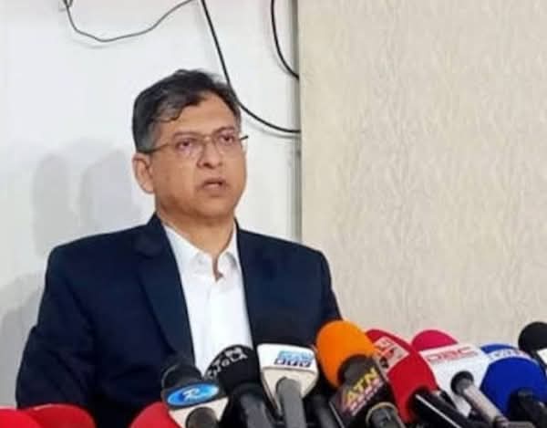 পুলিশ হত্যার বিচার প্রসঙ্গে রাজনৈতিক উত্তাপ: তোপের মুখে এনসিপি ও জামায়াত!