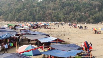 আইনকে বৃদ্ধাঙ্গুলি দেখিয়ে জাফলং ভাসমান দোকান থেকে চাঁদা আদায়ের অভিযোগ