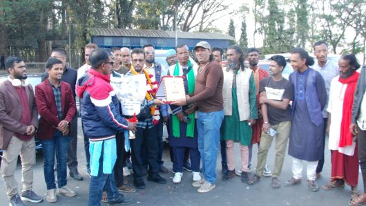 যুক্তরাজ্য প্রবাসী গীতিকার আছাব আলীকে বিমানবন্দরে সংবর্ধনা
