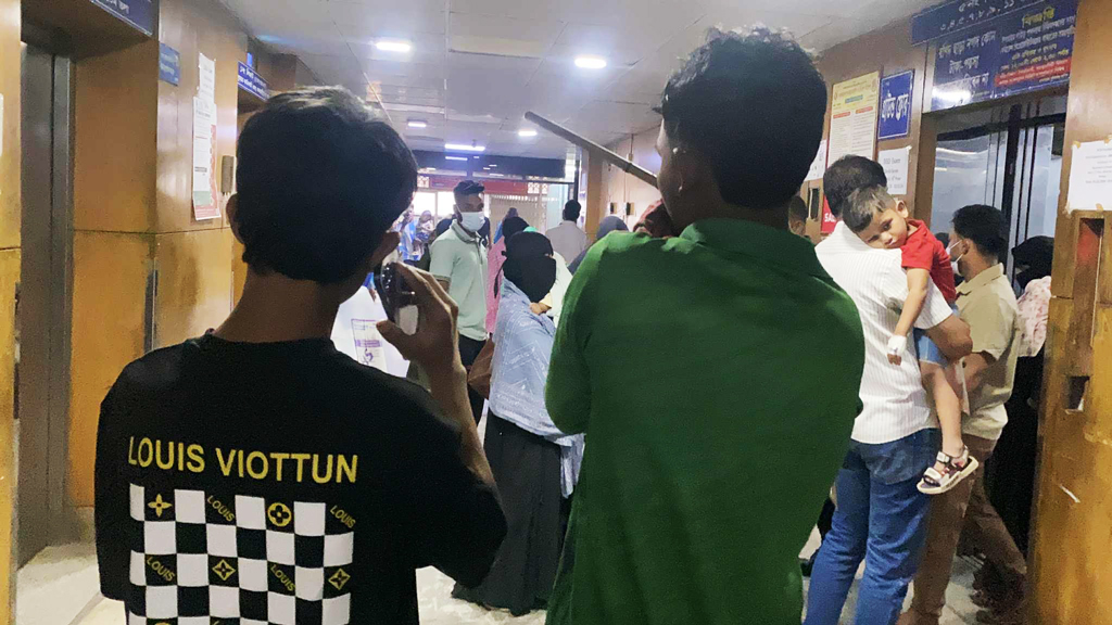 সিরাজদিখানে আধিপত্য বিস্তার নিয়ে টেঁটাযুদ্ধ: ৫ জন আহত