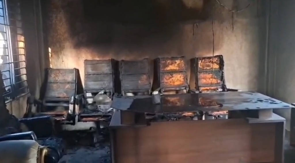 রূপগঞ্জে বিএনপির কার্যালয়ে পেট্রোল বোমা হামলা; আসবাবপত্র ভস্মীভূত