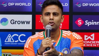 ভারত-পাকিস্তান মহারণের আগে ‘করমর্দন’ রহস্য: ২৪ ঘণ্টার অপেক্ষায় সূর্যকুমার ও সালমান আগা