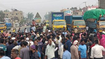 বগুড়ায় বাসের ধাক্কায় গৃহবধূর মৃত্যু: লাশ নিয়ে মহাসড়ক অবরোধ, সংসদ সদস্যের আশ্বাসে প্রত্যাহার