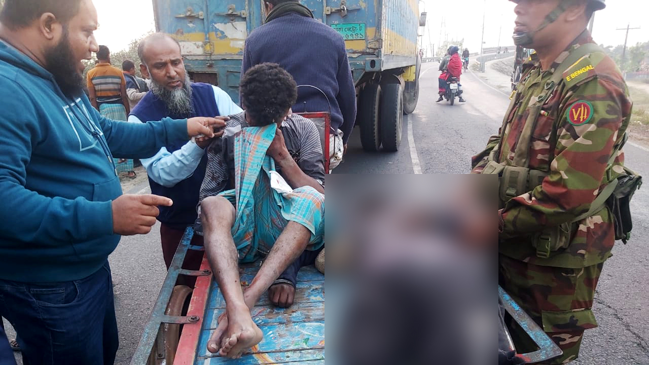 বাগেরহাটে ট্রলির ধাক্কায় ভ্যানচালক নিহত, আহত ৪