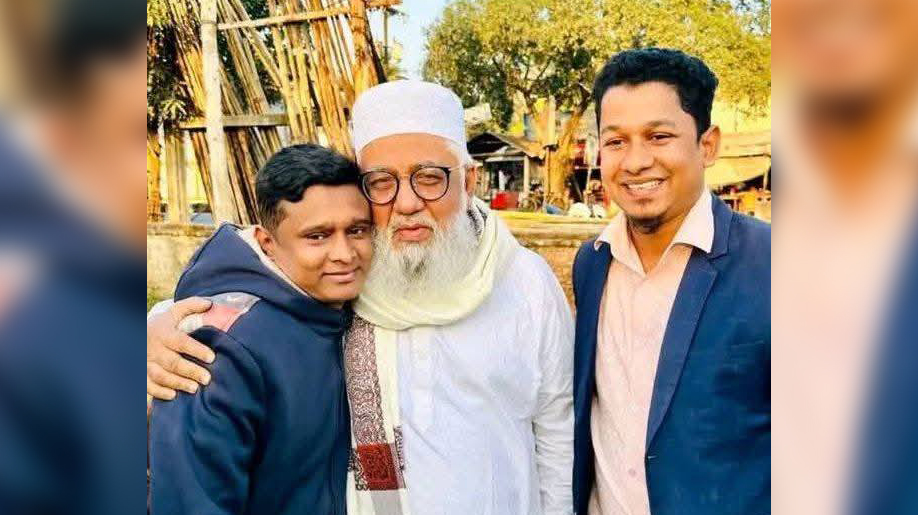 সাতকানিয়ায় অস্ত্র ও ইয়াবাসহ ‘পিচ্চি কামাল’ গ্রেপ্তার: নেপথ্যে যৌথ বাহিনীর অভিযান
