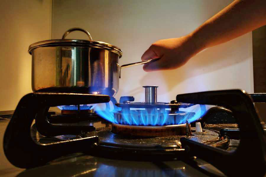 রমজানে ইফতারে নিরবচ্ছিন্ন গ্যাস-বিদ্যুৎ নিশ্চিত করতে নতুন সময়সূচি, সিএনজি স্টেশন বন্ধ থাকবে ৬ ঘণ্টা