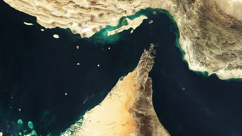 বিশ্বে জ্বালানি সংকটের শঙ্কা: কৌশলগত ‘হরমুজ প্রণালি’ বন্ধের ঘোষণা ইরানের