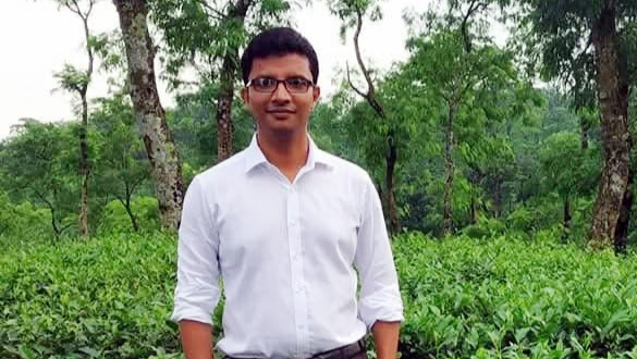 নওগাঁ হাসপাতালের সামনে রাজস্ব কর্মকর্তার রক্তাক্ত লাশ উদ্ধার: তদন্তে পুলিশ