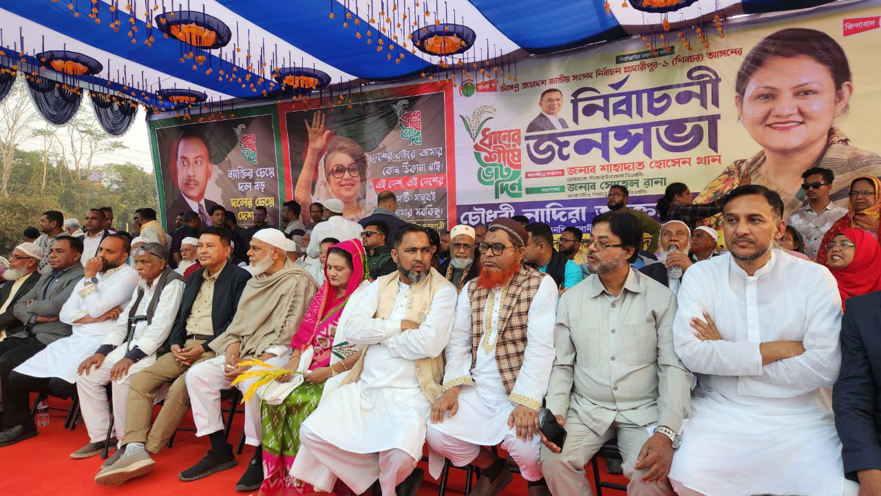 ‘টাকা দিয়ে ভোট কিনতে এলে বেঁধে রাখবেন’: শিবচরে নাদিরা আক্তার