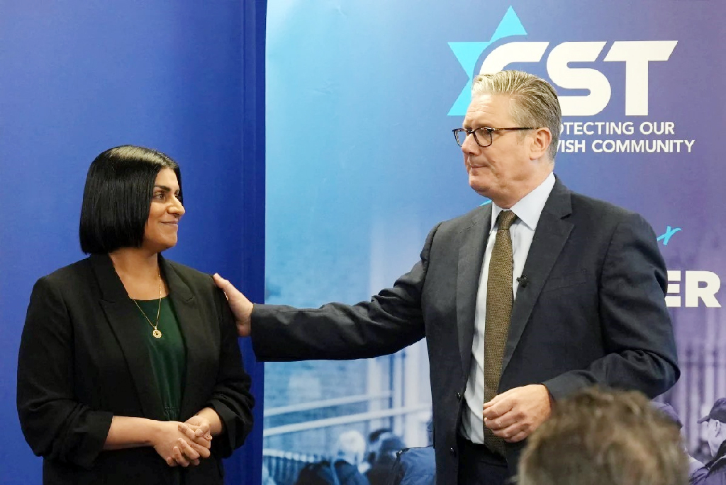 এপস্টেইন ফাইলস কেলেঙ্কারি: সংকটে স্টারমার, ব্রিটেনের পরবর্তী প্রধানমন্ত্রী কি শাবানা মাহমুদ?