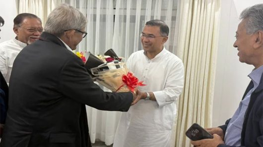 ঐতিহাসিক জয়ে তারেক রহমানকে মহাসচিব মির্জা ফখরুলের ফুলেল শুভেচ্ছা