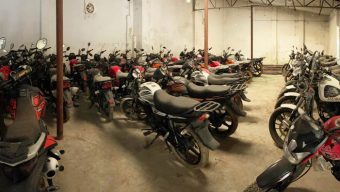 যশোরে গুদাম থেকে ৭৭টি আমেরিকান মোটরসাইকেল জব্দ: সীলগালা করলেন ভ্রাম্যমাণ আদালত