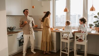 গৃহশান্তি: যান্ত্রিক জীবনের ক্লান্তি মুছে প্রশান্তির নীড় গড়ে তোলার শিল্প