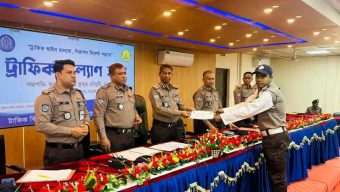 জনদুর্ভোগ লাঘবে ট্রাফিক পুলিশকে আন্তরিক হওয়ার নির্দেশ এসএমপি কমিশনারের