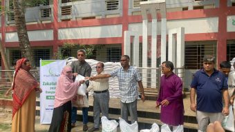 সিরাজগঞ্জে ১০০০ অসহায় পরিবারের মাঝে ‘মুসলিম হেলফেন জার্মানি’র চাল বিতরণ