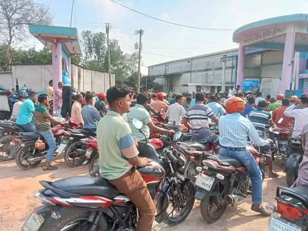 জ্বালানি সংকট ও নিরাপত্তাহীনতা: যে কোনো সময় বন্ধ হতে পারে দেশের সব পেট্রোল পাম্প