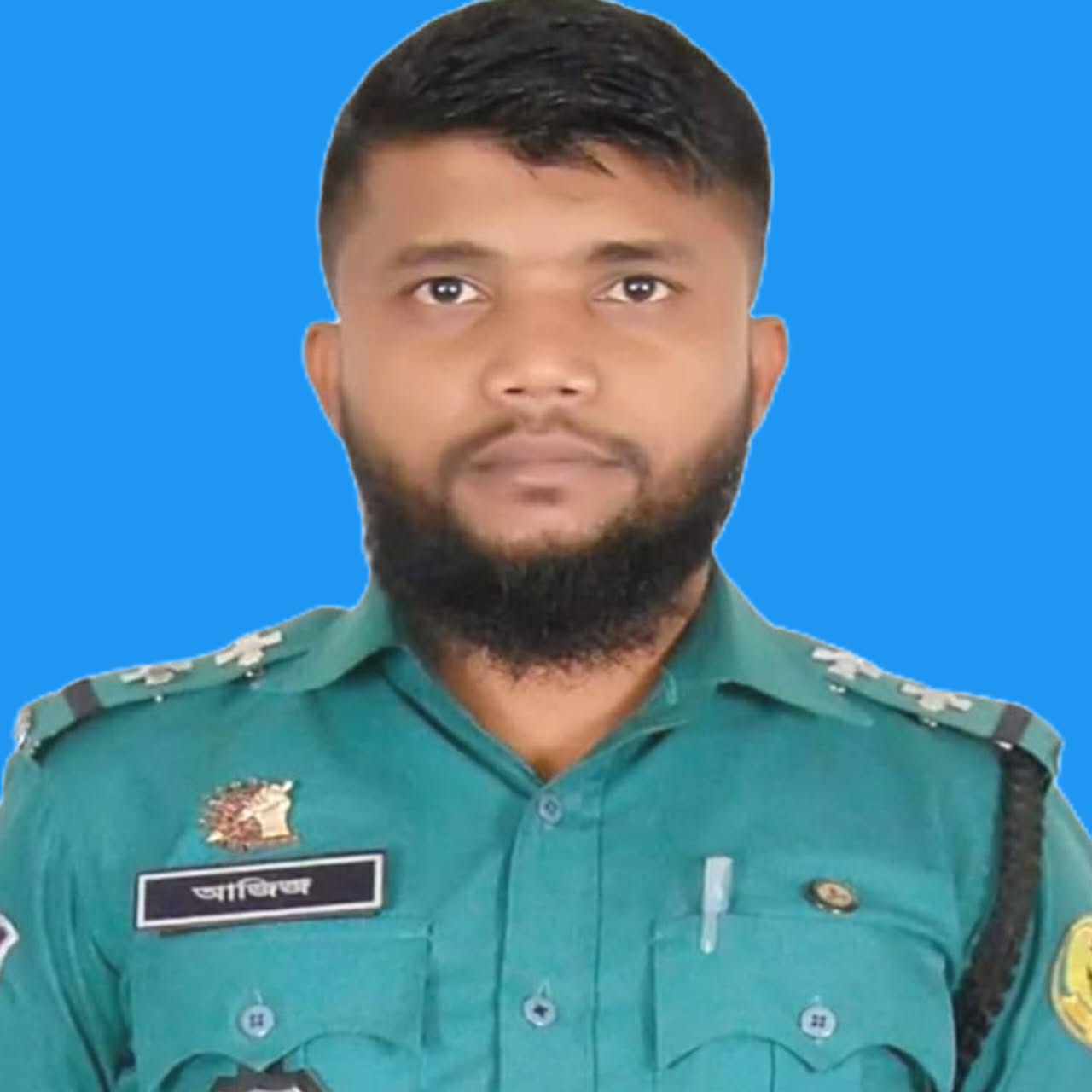 সিলেটে প্রশংসা কুড়াচ্ছেন মানবিক পুলিশ অফিসার আব্দুল আজিজ