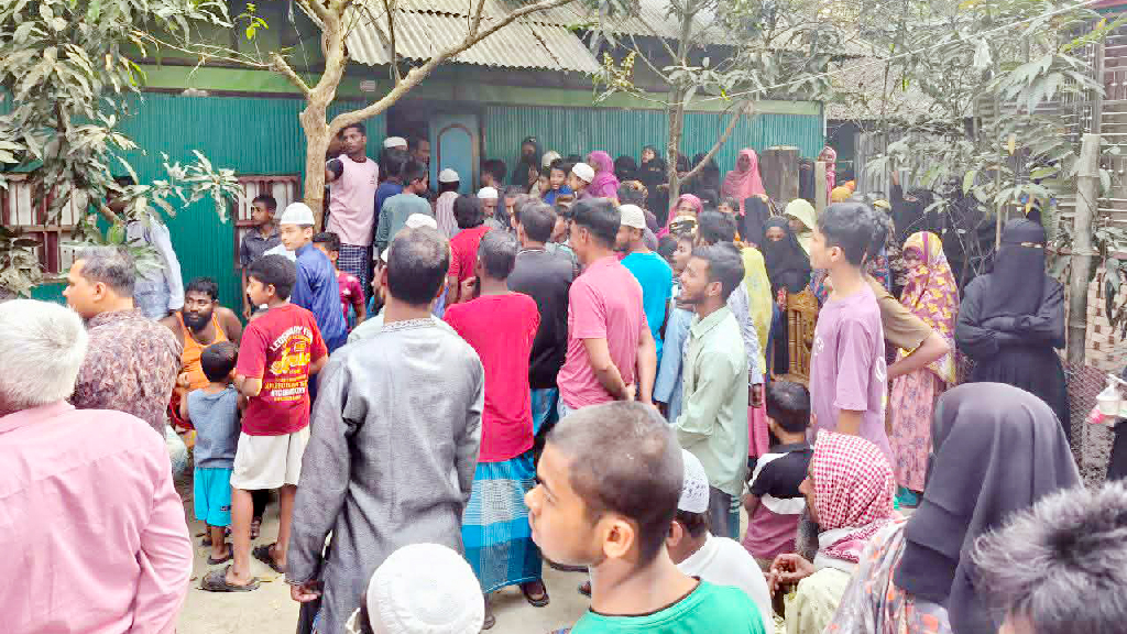 চান্দিনায় বসতঘর থেকে মা ও মেয়ের ঝুলন্ত লাশ উদ্ধার