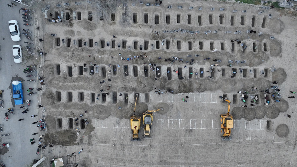 ইরান যুদ্ধ ও ‘এআই স্লপ’: মিনাবের কবরস্থানের ছবি নিয়ে বিভ্রান্তি ছড়াচ্ছে কৃত্রিম বুদ্ধিমত্তা