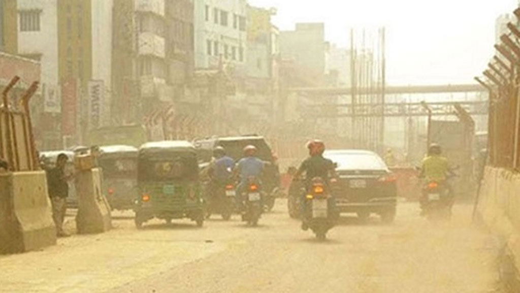 ঢাকার বাতাস আজ ‘দুর্যোগপূর্ণ’: দূষণের শীর্ষে মেগাসিটি, স্বাস্থ্যঝুঁকিতে কোটি মানুষ