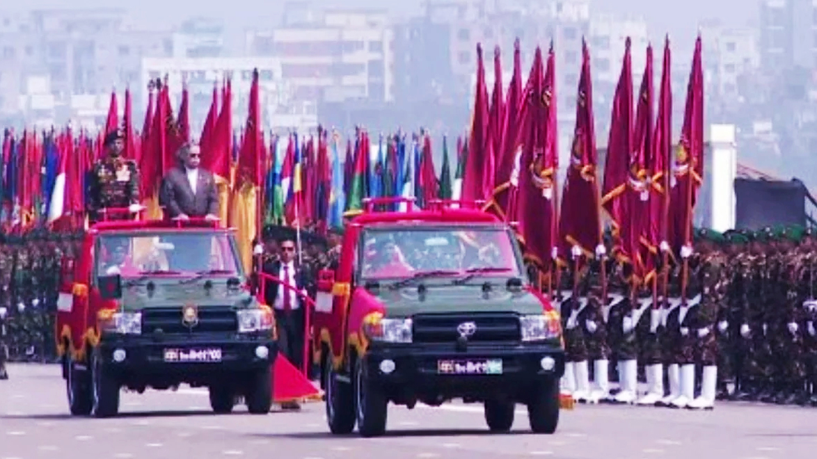 ১৮ বছর পর স্বাধীনতা দিবসে বর্ণাঢ্য কুচকাওয়াজ: প্যারেড গ্রাউন্ডে রাষ্ট্রপতি ও প্রধানমন্ত্রী
