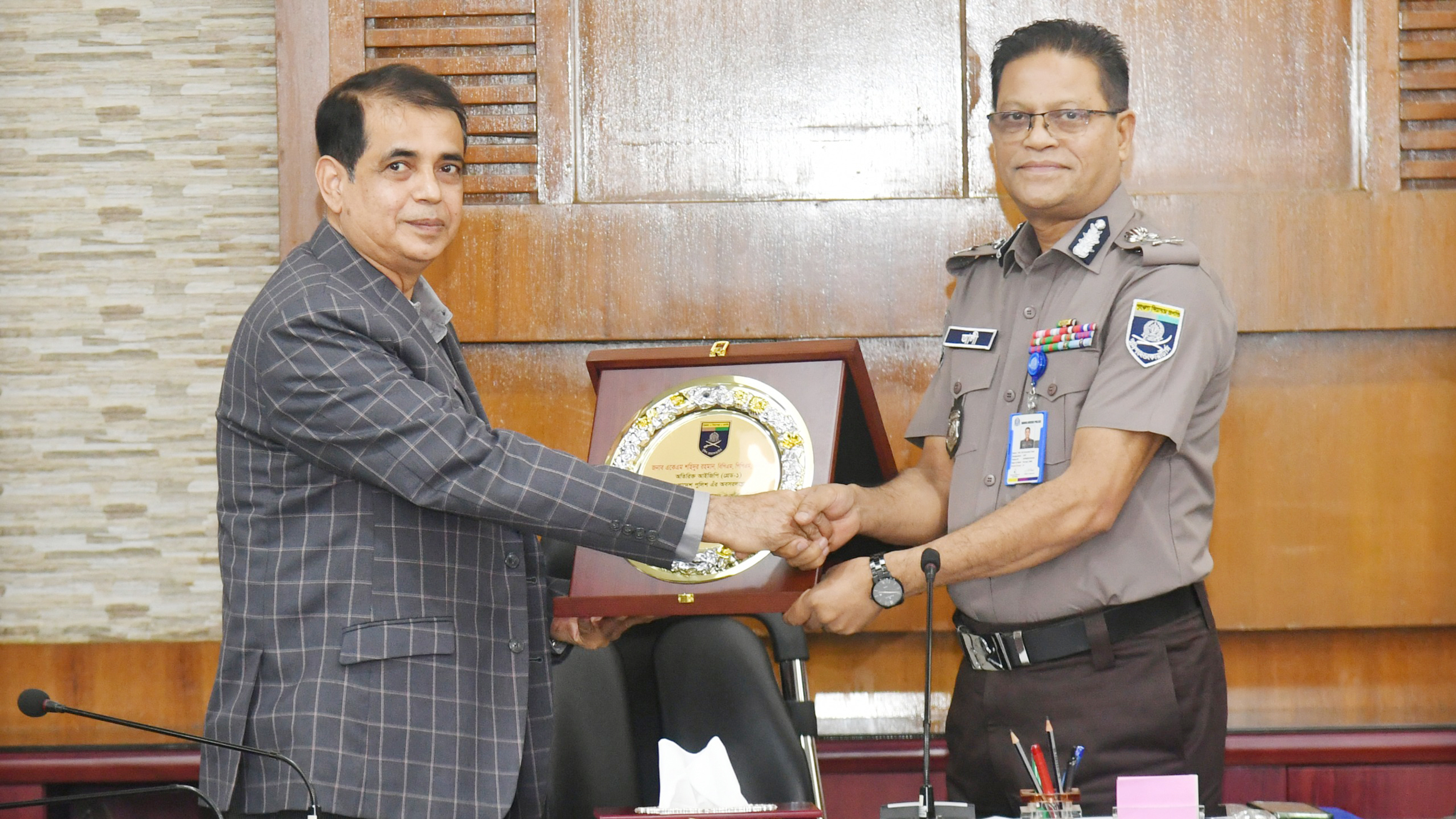 র‍্যাব ডিজি এ কে এম শহিদুর রহমান ও এসবি প্রধান গোলাম রসুলের বিদায় সংবর্ধনা