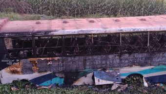 কচুয়ায় ব্রিজের রেলিং ভেঙে খাদে পড়ে বাসে আগুন: অল্পের জন্য রক্ষা