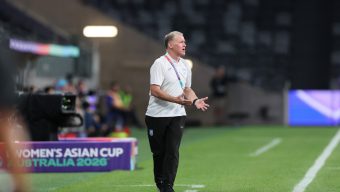 ৫ গোল হজম করেও মেয়েদের নিয়ে গর্বিত কোচ বাটলার